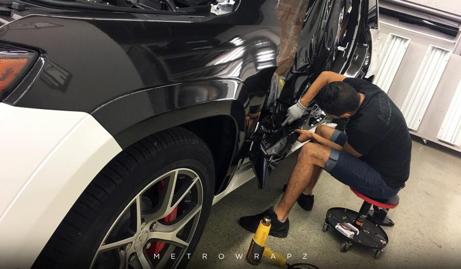 Детали экстерьера Jeep Grand Cherokee Gloss Metallic Black by MetroWrapz 2016 года  (фото 4 из 6)